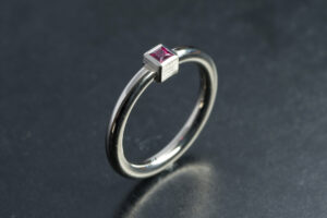 Ring Weissgold mit Rubin