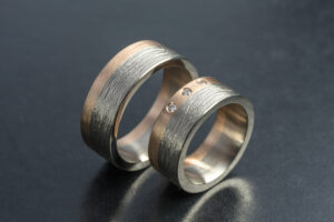 Eheringe Rot-Weissgold mit Diamanten