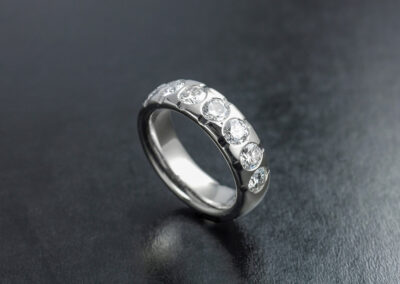 Ring: Weissgold mit Diamanten